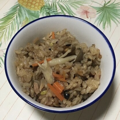 雑穀米入りで色は濃いですが、とても美味しく出来ました♪
素敵なレシピ有難うございます(o^^o)